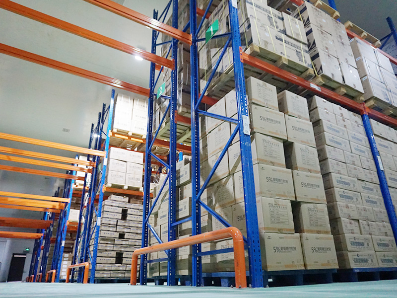 倉(cāng)庫(kù)一角